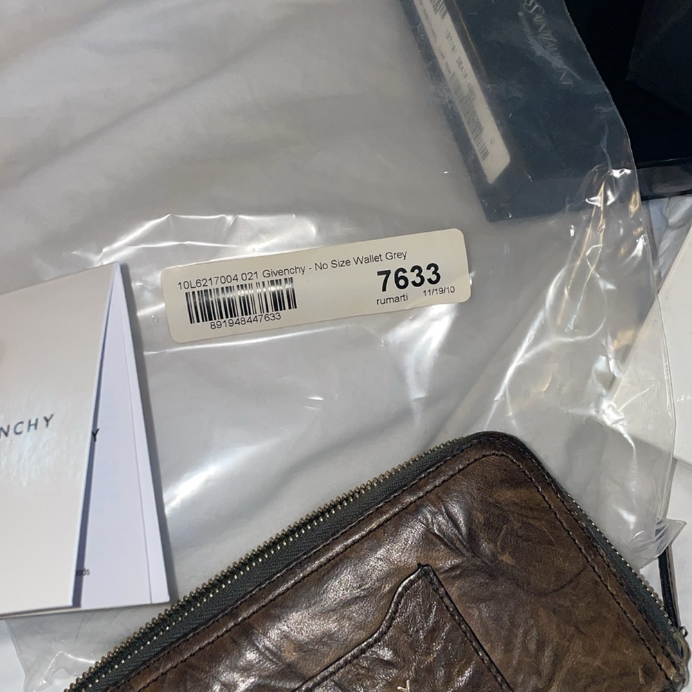 Givenchy Wallet - Picture 7 of 10